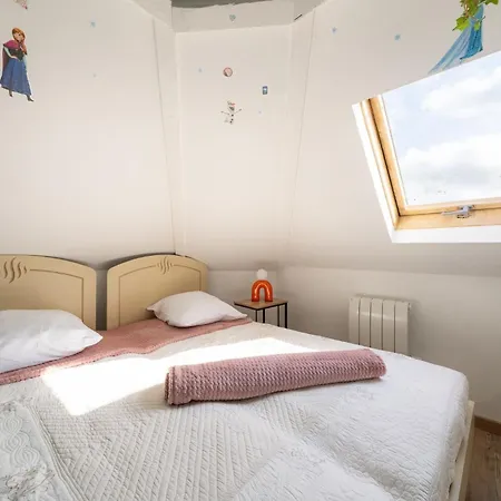 3 Centre Michelle Apartment