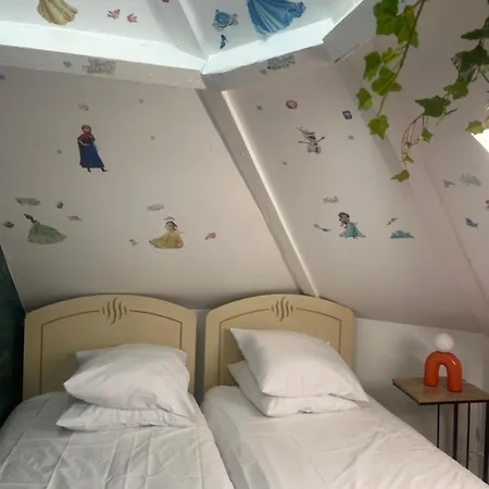 3 Centre Michelle Apartman *